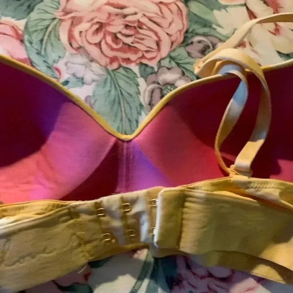 Pink Victoria Secret Women’s Yellow Bra Size 32A - Picture 7 of 10
